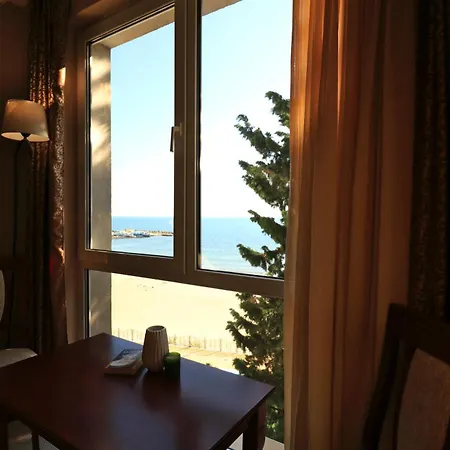 първа линия Appartement *