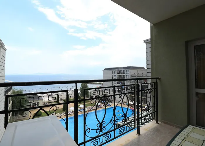 първа линия Апартамент